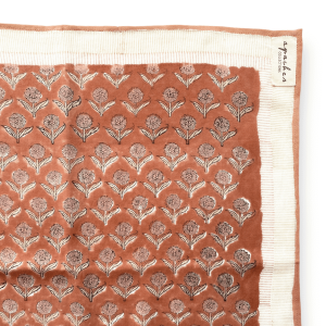 brun tørklæde blokprint